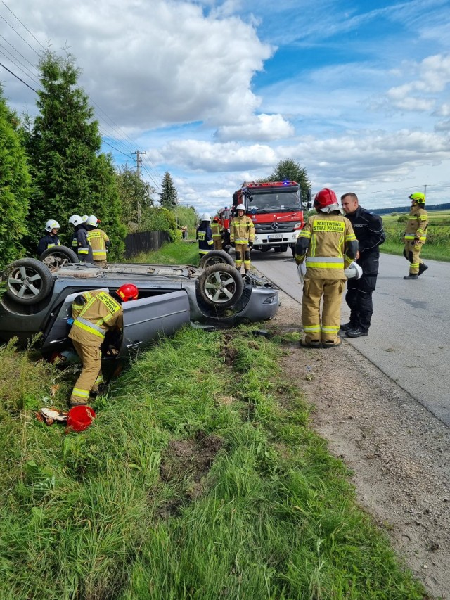 Na miejscu wypadku działało pięć strażackich zastępów, łącznie 21 ratowników