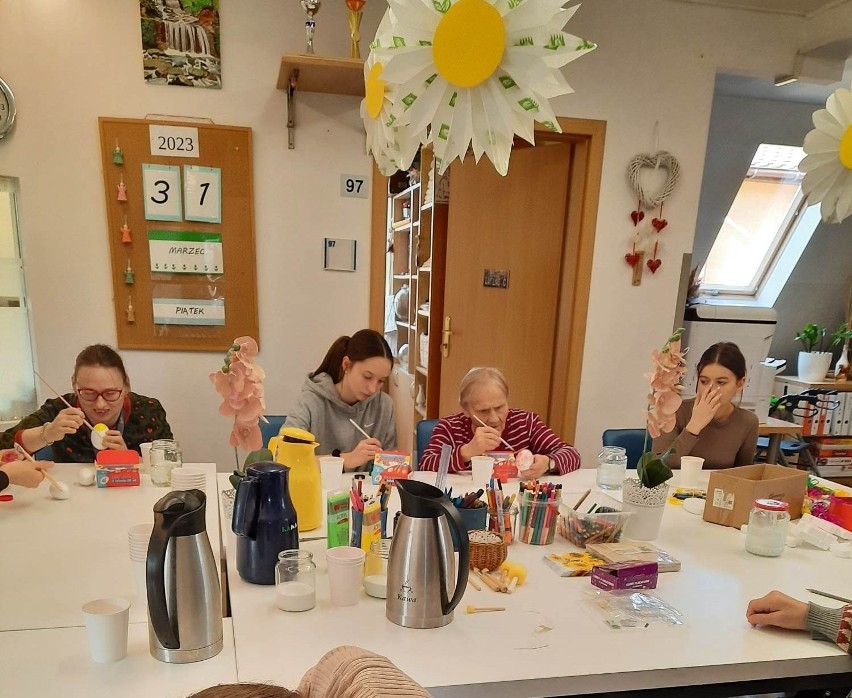 Uczniowie II LO w Malborku "aniołami" w Domu Pomocy Społecznej. Program szkolnego wolontariatu cały czas się rozwija