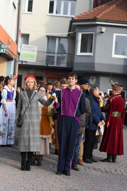 Mieszkańcy Lublińca zatańczyli Poloneza na Rynku