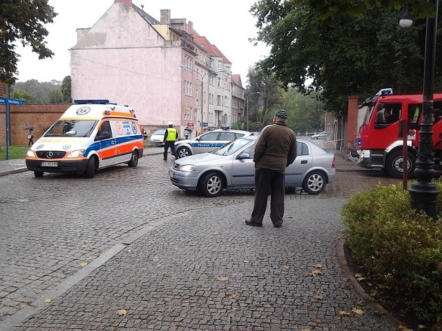 Ktoś poinformował, że  w gmachu głogowskiego sądu znajduje się bomba.