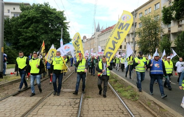 W centrum Wrocławia protest rozpoczęli górnicy z kopalni Turów