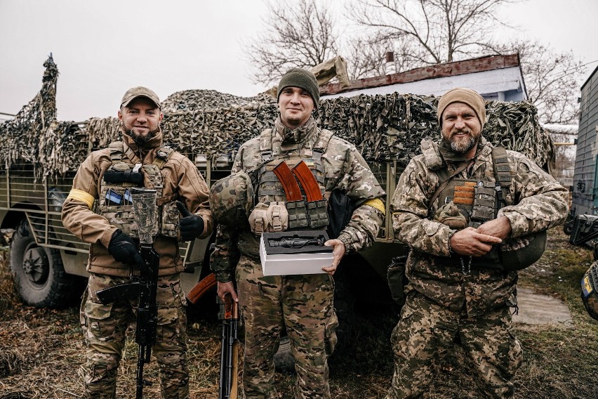 Polska organizacja ochotnicza „Dwa promienie” przekazała ukraińskiemu wojsku kamerę termowizyjną