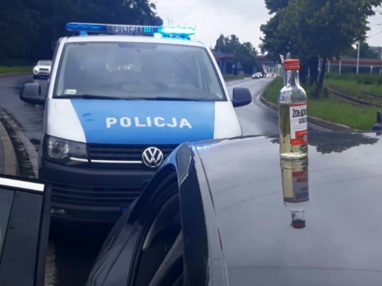 Pijany w sztok kierowca uciekał ulicami Wrocławia. Spowodował wypadek (ZDJĘCIA)