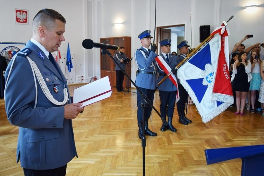 Czternastu nowo przyjętych policjantów w czwartek złożyło w...