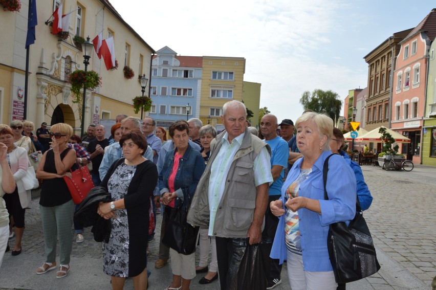 Mieszkańcy gminy wiejskiej Żary protestowali pod żarskim...