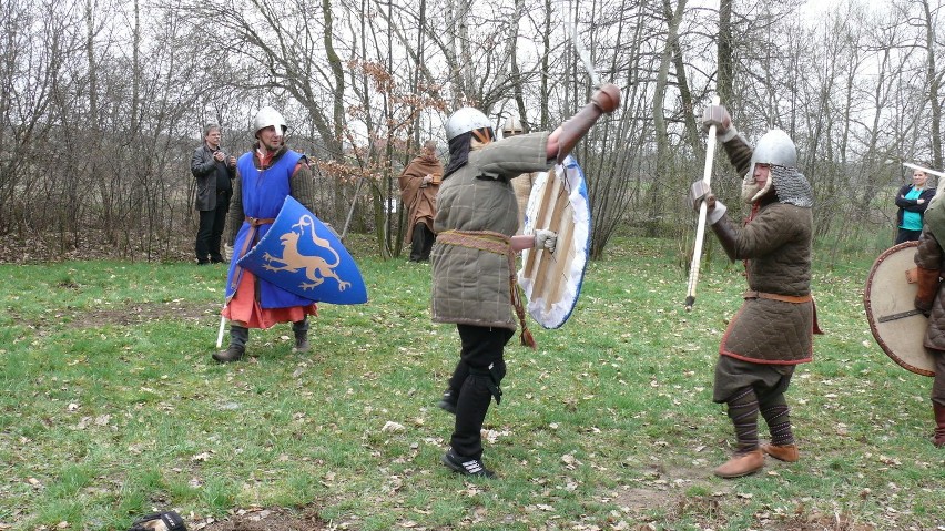 Powrót do średniowiecza. Rycerze starli się w Oleśnicy [ZDJĘCIA] 