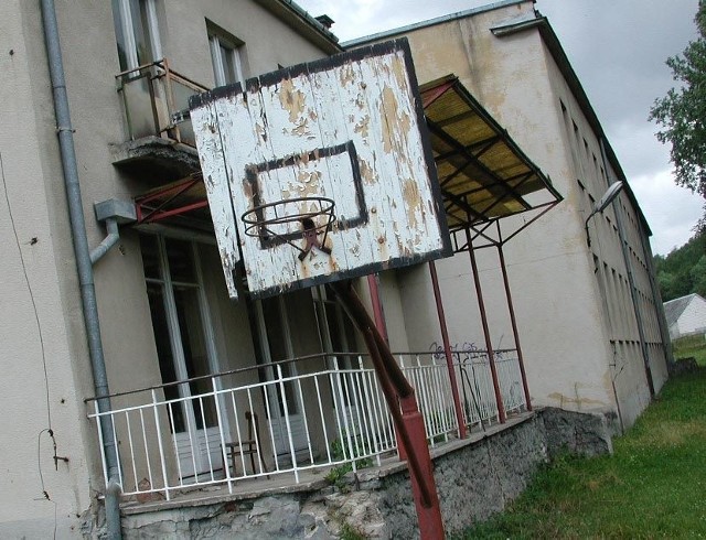W dawnej szkole w Krępie powstałyby mieszkania socjalne.