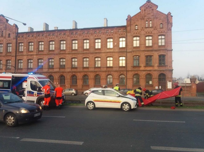 Dziewczynka szła do parku 3 Maja pobawić się.......