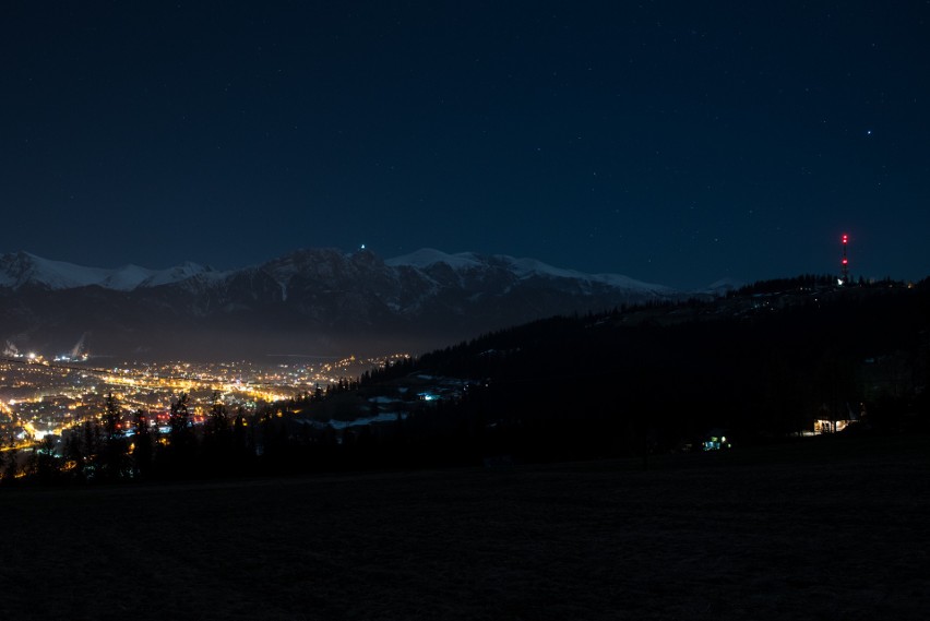 Zakopane. Górale oświetlili krzyż na Giewoncie w rocznicę śmierci Jana Pawła II 