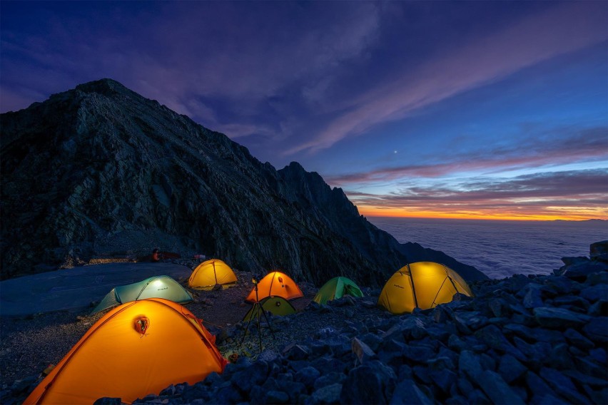 Wyjazd pod namiot, co koniecznie trzeba spakować?
