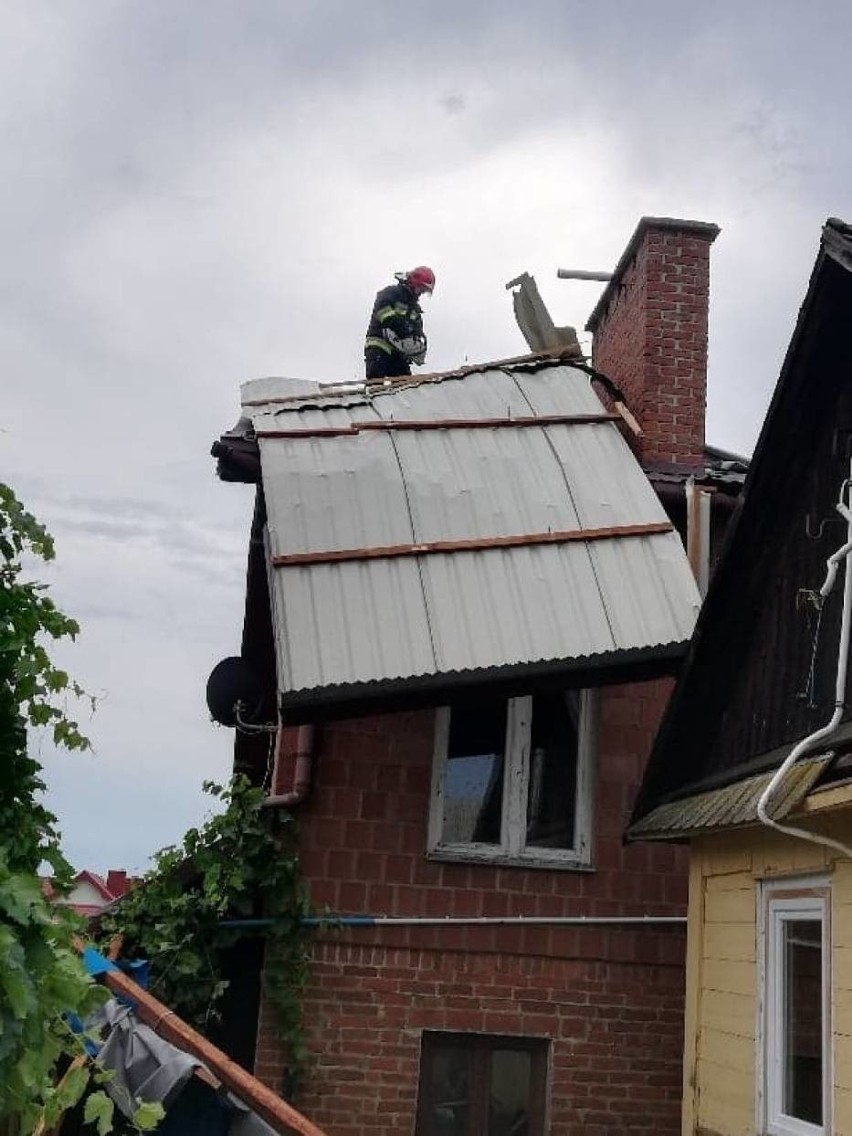 Przez powiat kraśnicki przeszła nawałnica. Zerwane dachy, zalane piwnice i połamane drzewa (ZDJĘCIA)