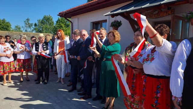 W sobotę, 3 czerwca w Kaczycach w gminie Lipnik uroczyście otwarto świetlicę wiejską. Więcej na kolejnych zdjęciach.