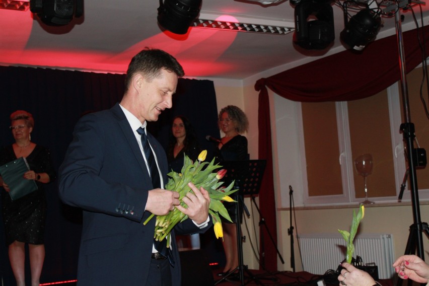 Pomagał mu przewodniczący Rady Gminy Jerzy Gwizdowski