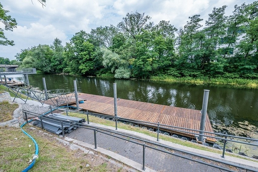 Kończy się remont pomostów nad Oławą. Kiedy otwarcie?