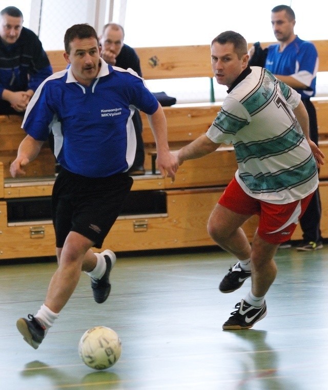 Oldboje z Białogardu (niebieskie koszulki) dotarli do finału.