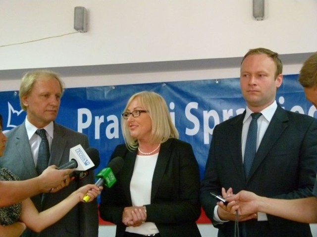 "Zjednoczeniowa" konferencja PiS i ŁPO w siedzibie PiS w pasażu Schillera: Włodzimierz Tomaszewski, Joanna Kopcińska i Marcin Mastalerek.