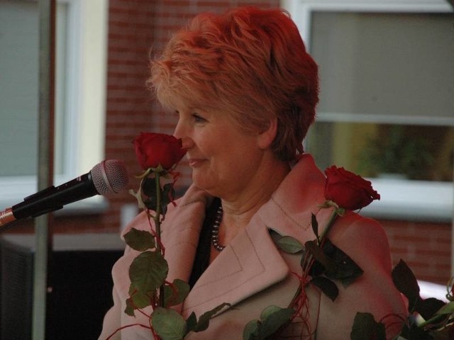 Bożena Sławiak w latach 1978-80 należała do PZPR. Po przełomie ustrojowym była w Sulęcinie szefową rady miejskiej, radną powiatową i starostą, a w 2006 r. zdobyła mandat radnej sejmiku lubuskiego.