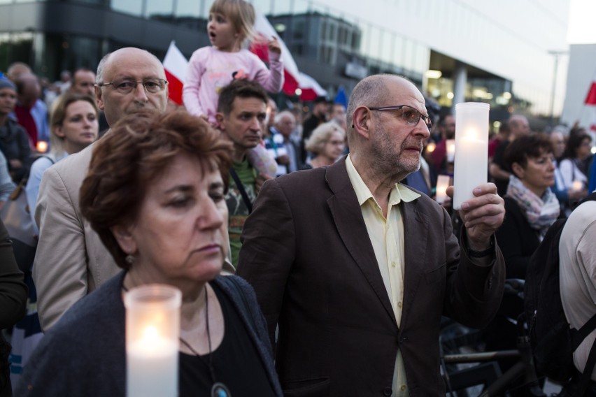 "Europo, nie odpuszczaj!" Protest w obronie sądów w Krakowie