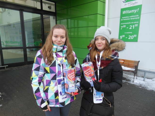 Karolina Wojtunik i Natalia Tokarska byly wolontariuszkami sztabu na Skarpie, mieszczącym się w III LO Fot. Renata Ciesielska