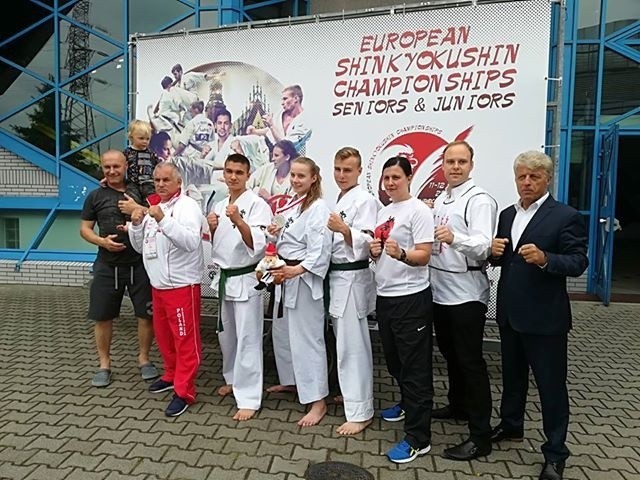 Ekipa Kieleckiego Klubu Karate Kyokushin Koronea na mistrzostwach Europy we Wrocławiu