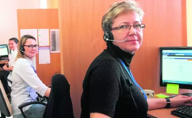 Magdalena Walkowicz, konsultantka callcenter w Świętokrzyskim Centrum Onkologii przyjmuje dziennie kilkaset telefonów. Można dzwonić codziennie w godzinach 7-18 pod numer 41 3674208.