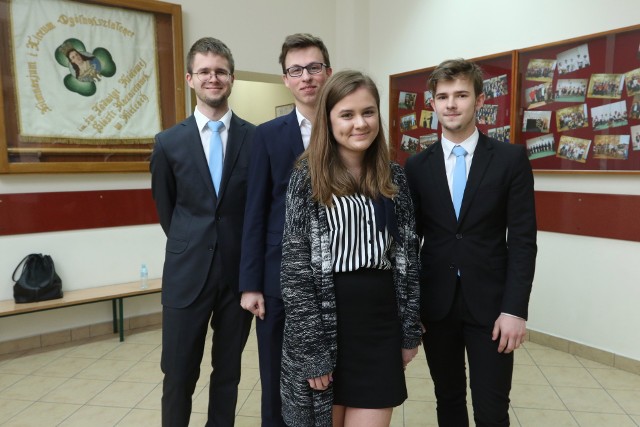 Kuba, Adrian, Dominika i Staszek – maturzyści z Zespołu Szkół Sióstr Nazaretanek w Kielcach.