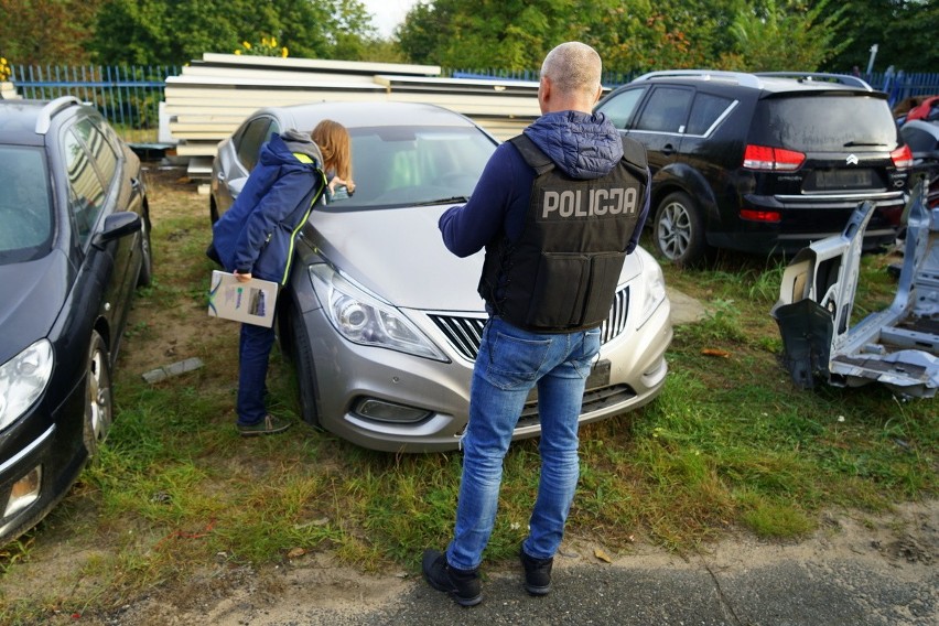 Handel samochodami z Zachodu. Bydgoscy policjanci rozbili grupę przestępczą [zdjęcia, wideo]