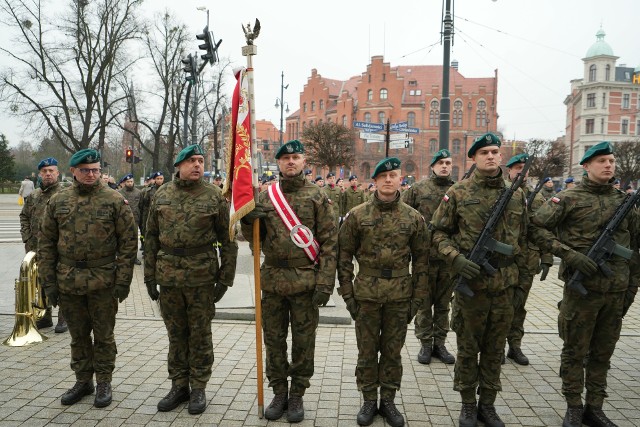 Z okazji 25-lecia Polski w NATO w Toruniu odbył się uroczysty apel