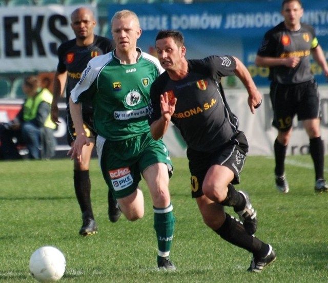 Ernest Konon rozegrał w Jaworznie dobry mecz. To po jego podaniu drugą bramkę dla Korony zdobył Jacek Kiełb.