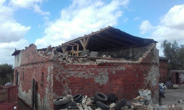 Nawałnica zniszczyła budynek gospodarza z Drzonowa. W ramach odszkodowania PZU chciało zapłacić tylko... 3,4 tys. zł
