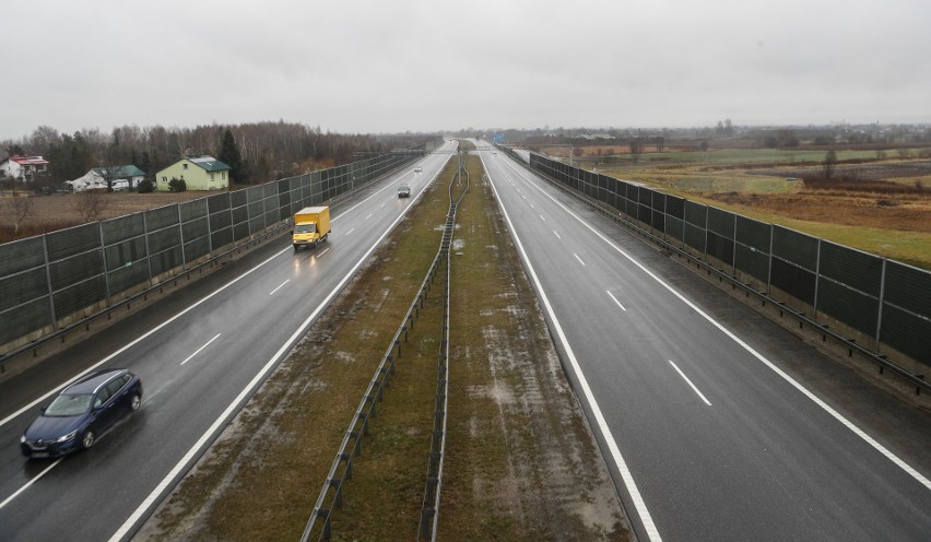 Cała autostrada A4 ma 670 kilometrów i łączy Polskę pomiędzy...