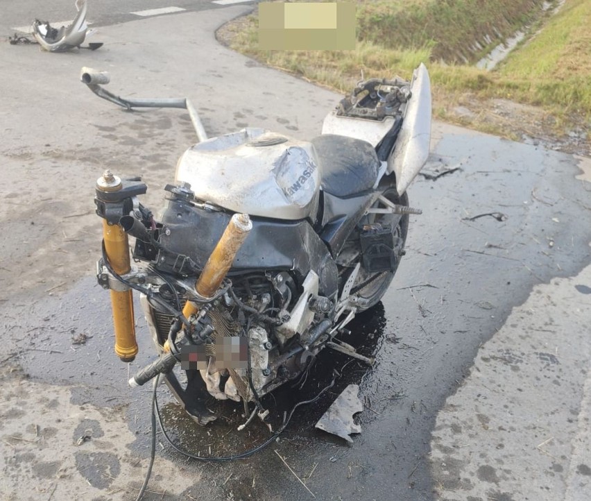 Śmiertelny wypadek. Motocyklista uderzył w betonowy przepust i zginął na miejscu