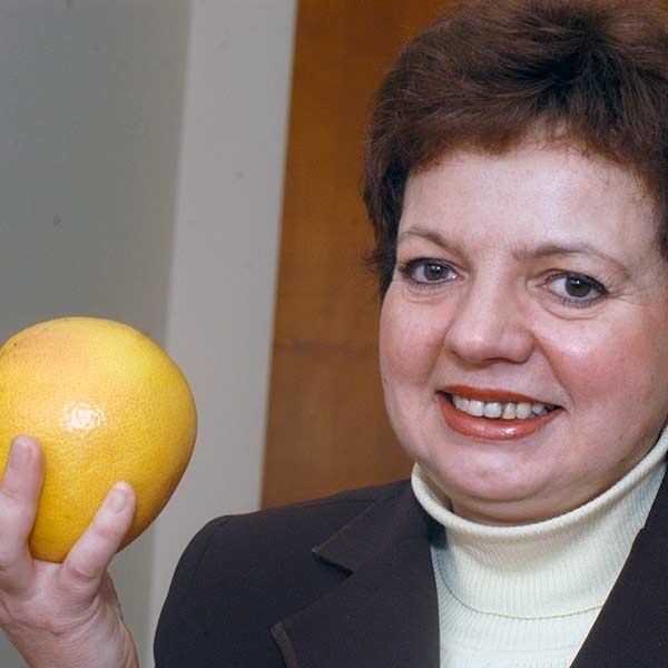 - Codziennie jeden grejpfrut - mówi pani wojewoda, która uwielbia owoce i w pracy zawsze ma zapas mandarynek. 