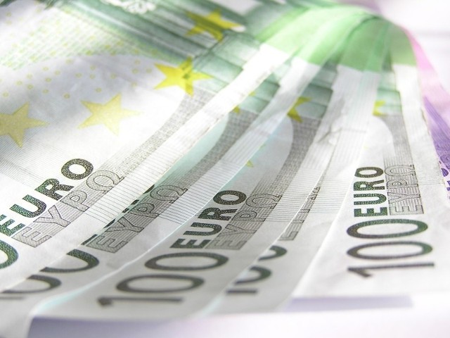 Euro w Polsce kiedy. Za natychmiastowym wprowadzeniem europejskiej waluty opowiada się 15 proc. przedsiębiorców.