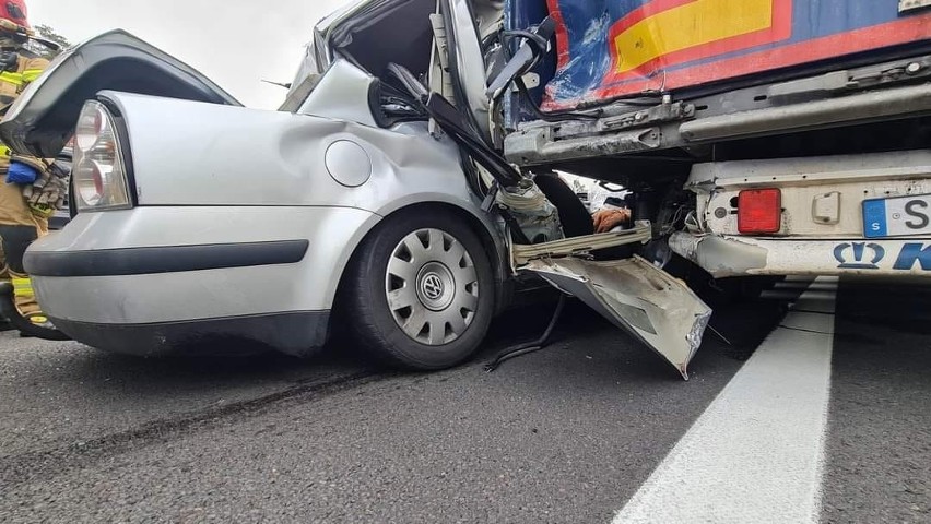 Strażacy musieli użyć narzędzi hydraulicznych, by można było...