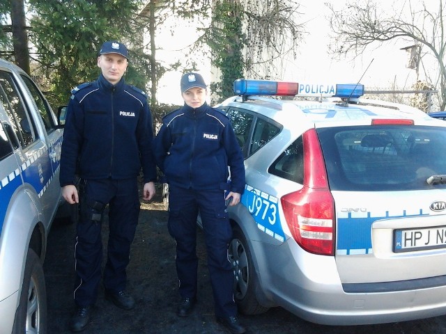 Starsza posterunkowa Aleksandra Gilowska oraz starszy sierżant Paweł Wcisło uratowali w piątek 27-latka.