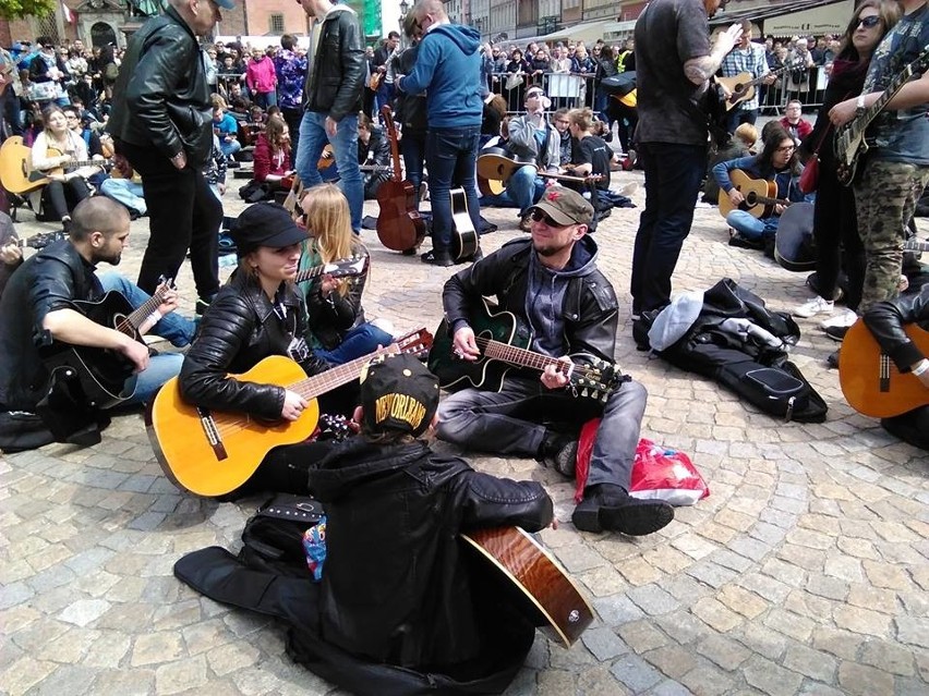 Gitarowy Rekord Guinnessa, mała scena