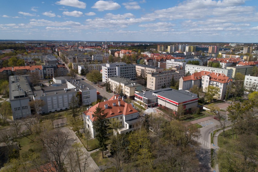 Tak szpital zakaźny w Toruniu prezentuje się z drona.