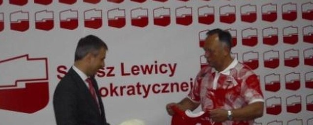 Po lewej szef SLD - Grzegorz Napieralski. Po prawej Janusz Kochan, białostocki radny, kandydat na prezydenta miasta