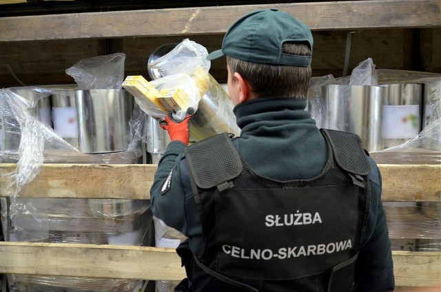 Praca w podlaskiej Służbie Celno-Skarbowej. Podlaski Urząd Celno-Skarbowy w Białymstoku ogłosił nabór do pracy 2018 (wymagania, dokumenty)