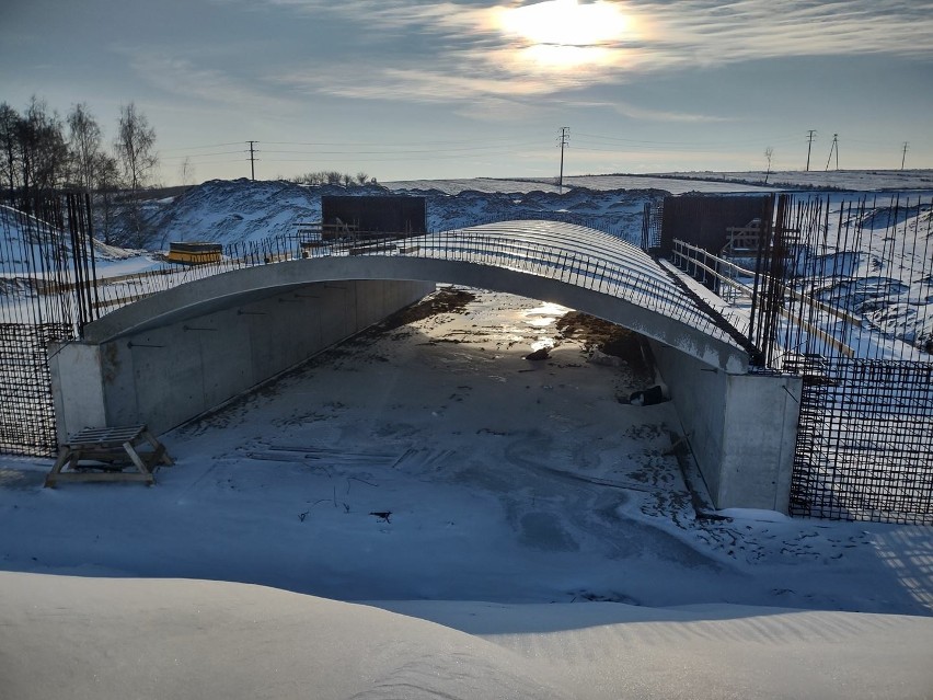 Na budowie obwodnicy Opatowa powstają mosty, wiadukty i estakady. Zobacz jak wyglądają obiekty