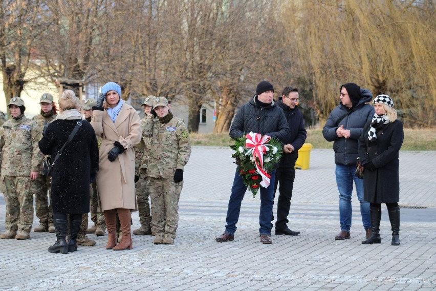 Mieszkańcy Opatowa uczcili 159. rocznicę bitwy opatowskiej. Na Rynku przy pomniku majora Ludwika Topora Zwierzdowskiego złożyli kwiaty