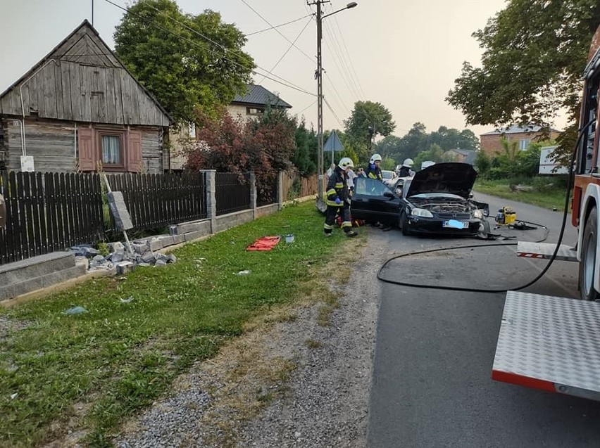 Wypadek pod Wierzbicą. Kierowca był nietrzeźwy i nie miał uprawnień do kierowania