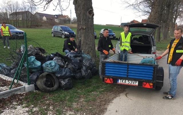 W sobotę, 25 marca wielkie sprzątanie odbyło się w Słonowicach.   