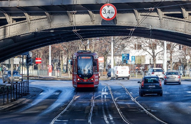 Wiadukt na al. Hallera w Gdańsku został wyremontowany. Między innymi podniesiono trakcję