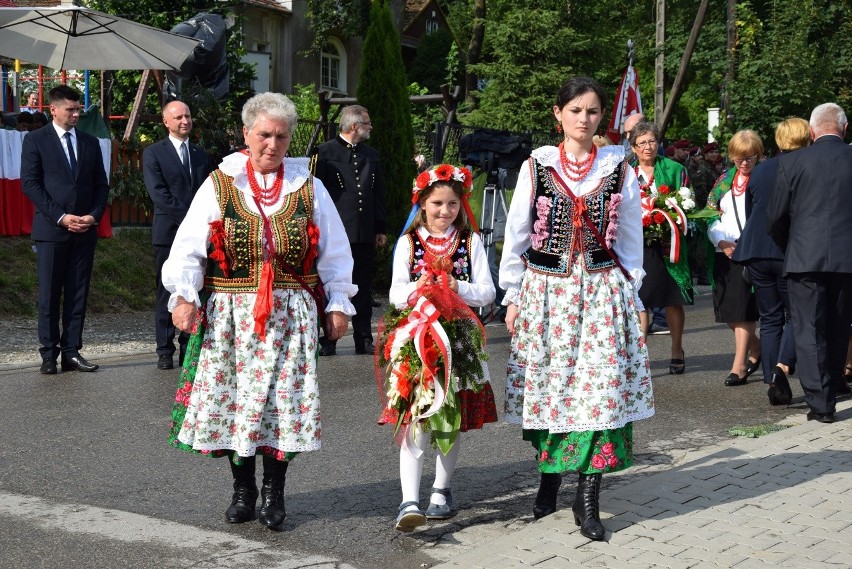 Pamięć o pacyfikacji wioski. W 75. rocznicę zamieszczono tablicę z nazwiskami mieszkańców [ZDJĘCIA]