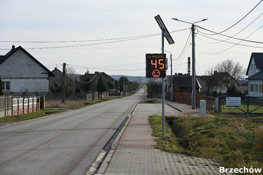 Bezpieczniej przy szkołach w gminie Daleszyce. Zainstalowano radarowe wyświetlacze prędkości