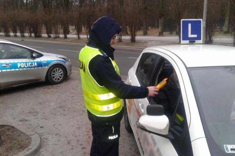 Policjanci z  Wydziału Ruchu Drogowego Komendy Miejskiej...