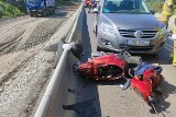 Wypadek na DK 22 w gminie Miłoradz. Po zderzeniu z samochodem osobowym ucierpiał motorowerzysta. Były duże utrudnienia