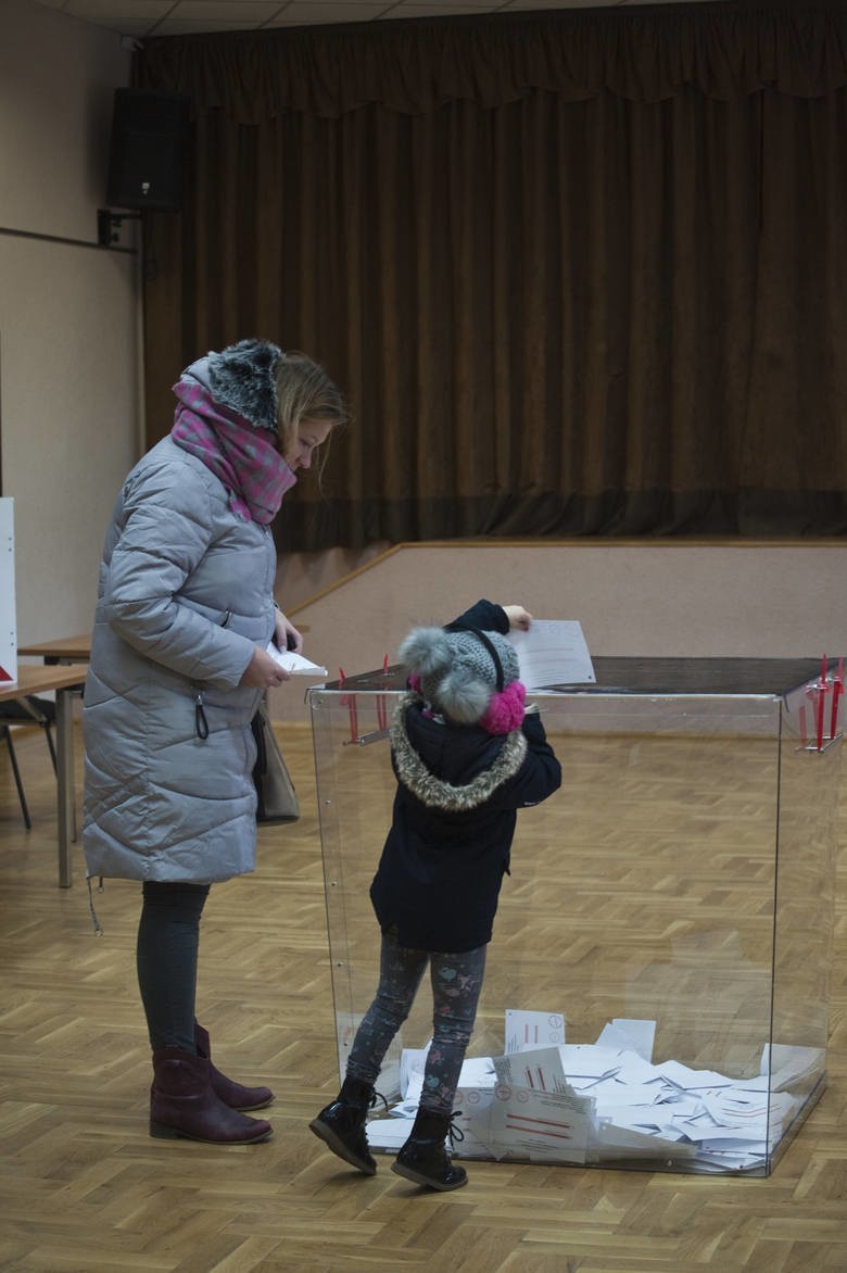 Wybory samorządowe 2018. Druga tura w Kołobrzegu, Białogardzie, Drawsku, Szczecinku i regionie. Głosowanie rozpoczęte [RELACJA NA ŻYWO]